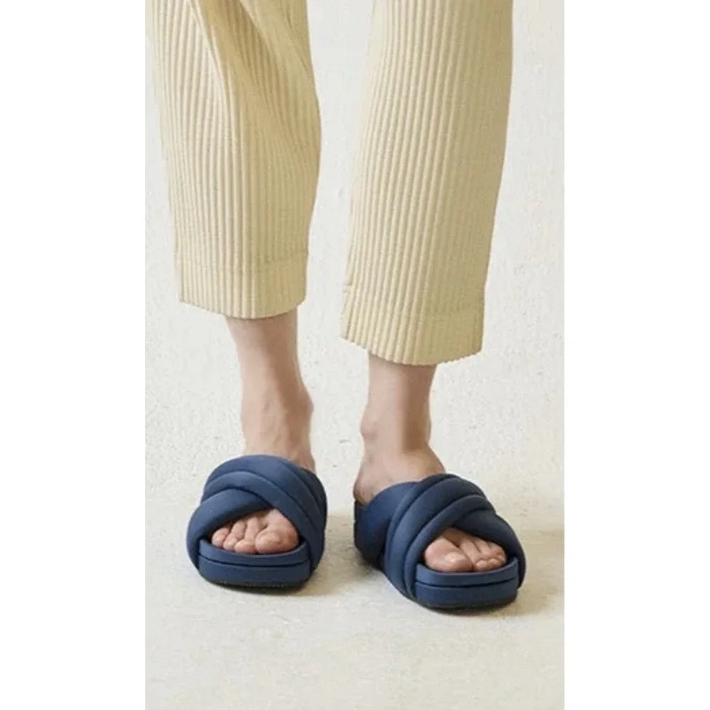 Commbi The Huggy Slide Sandals Comfort Slip-On Navy Blue Casual Women's 8 EUC